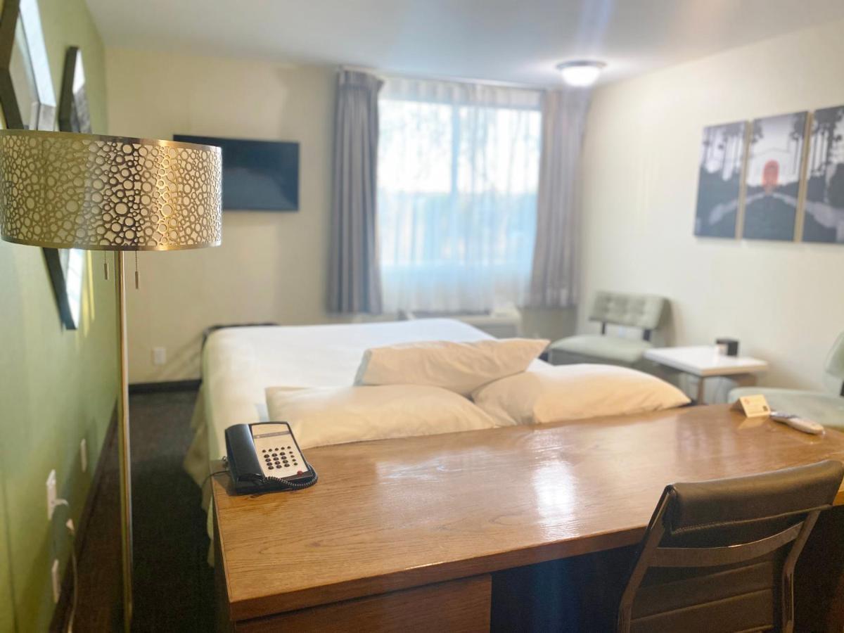 Redac Gateway Hotel Торънс Екстериор снимка