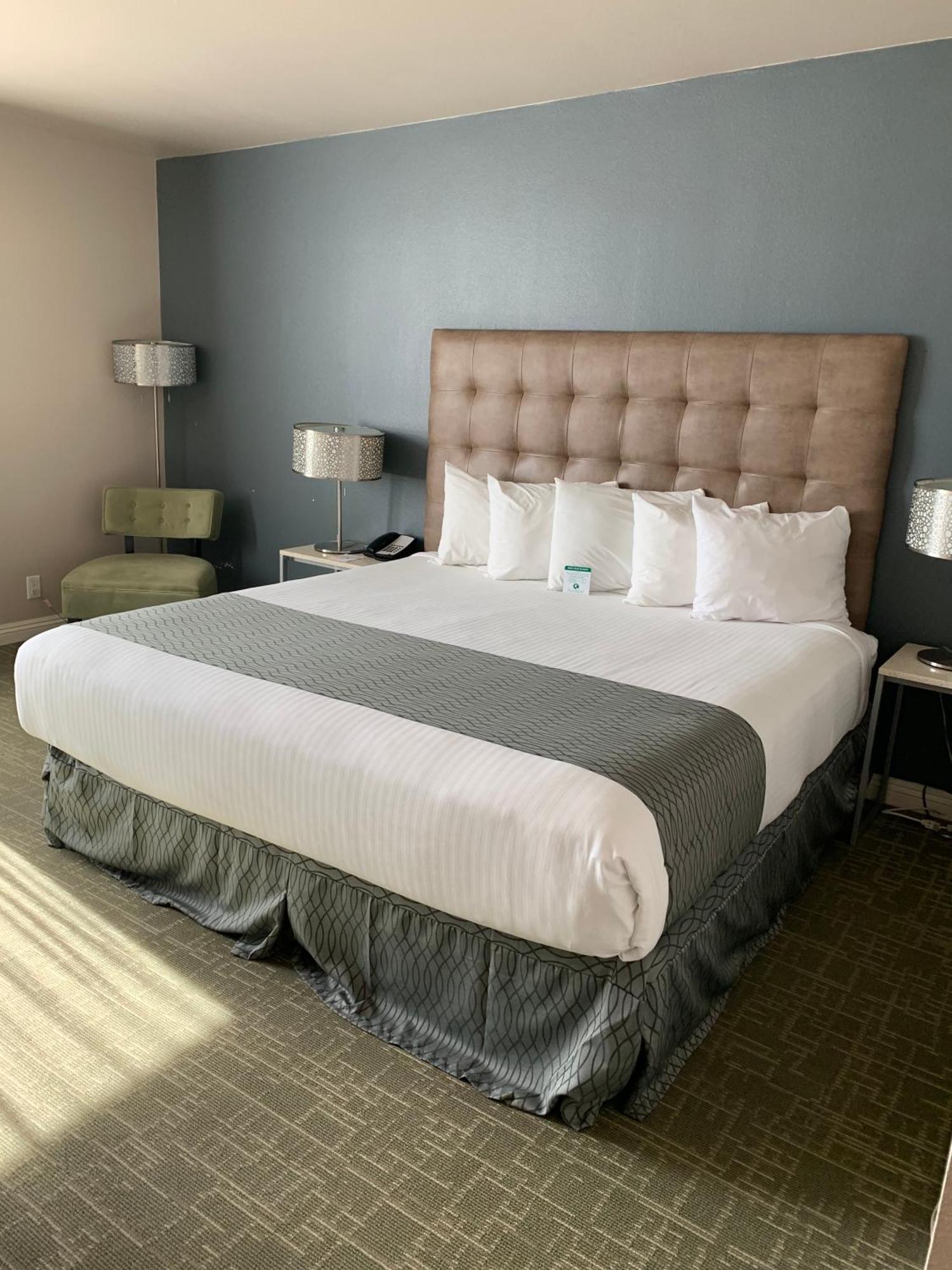 Redac Gateway Hotel Торънс Стая снимка
