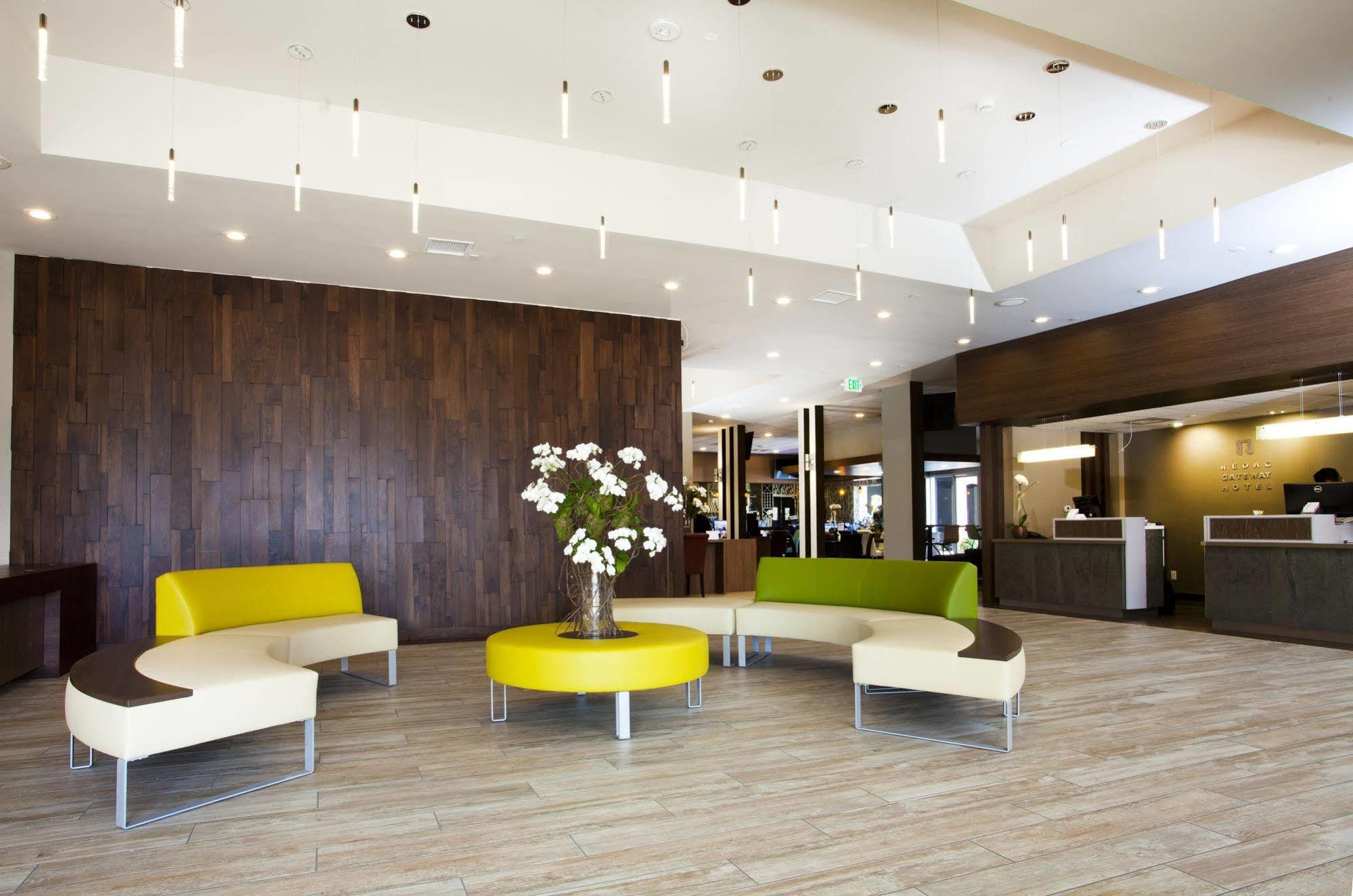 Redac Gateway Hotel Торънс Екстериор снимка